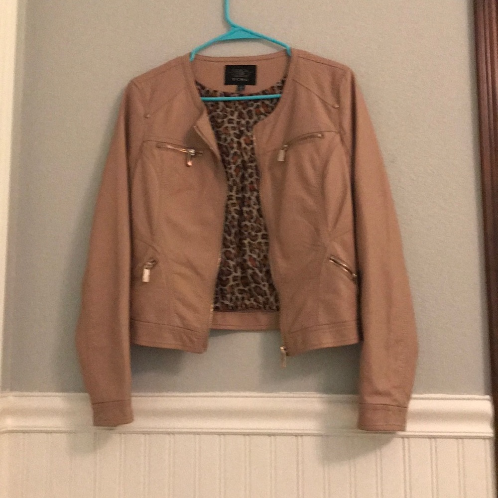 ❤️Women’s like new peach leather jacket❤️